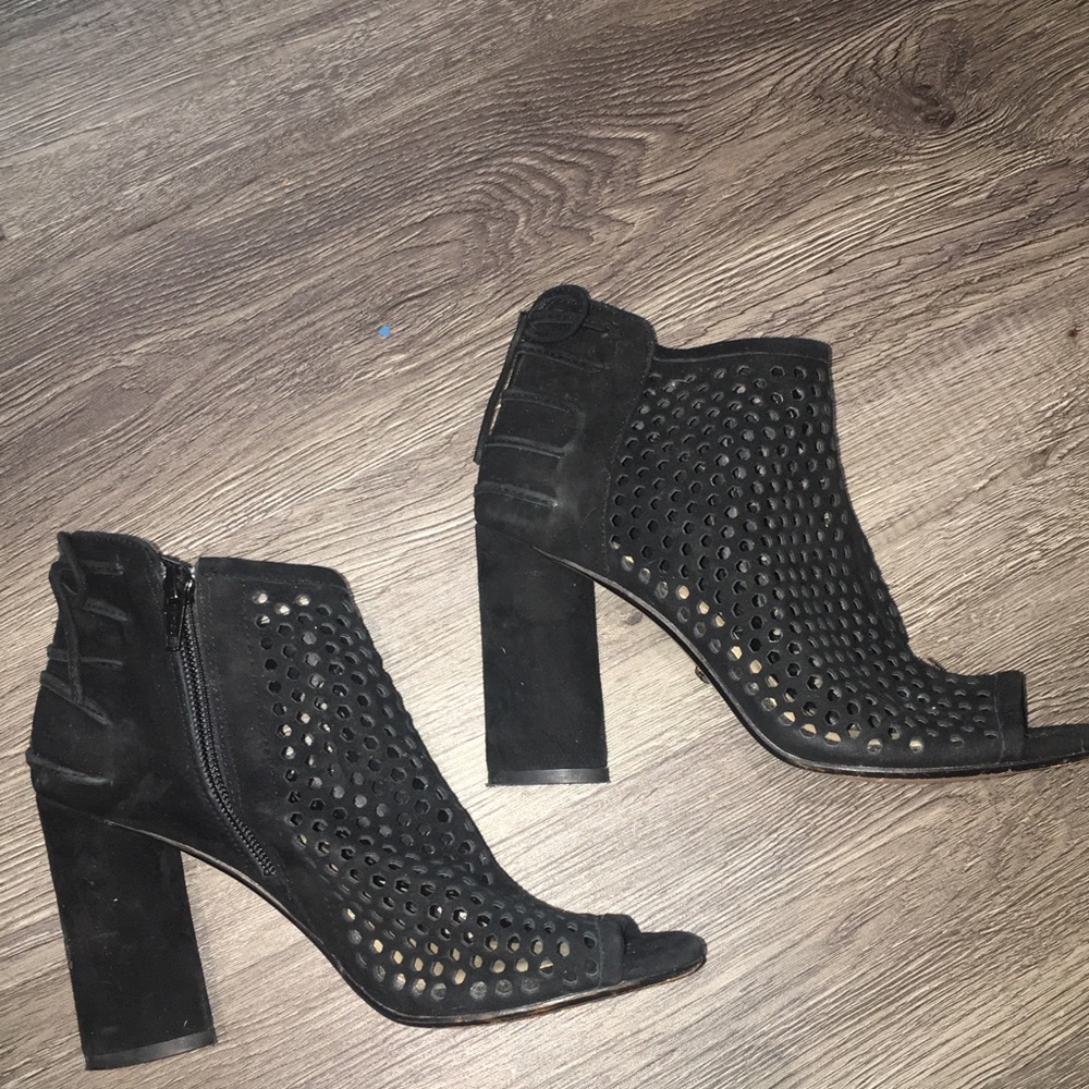 BLACK SUEDE HEELS